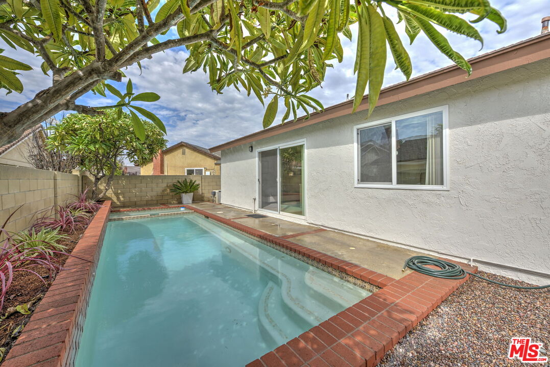 1701 Shaw Circle Placentia, CA 92870 - Photo 22 of 25 a backyard of a house with seating space