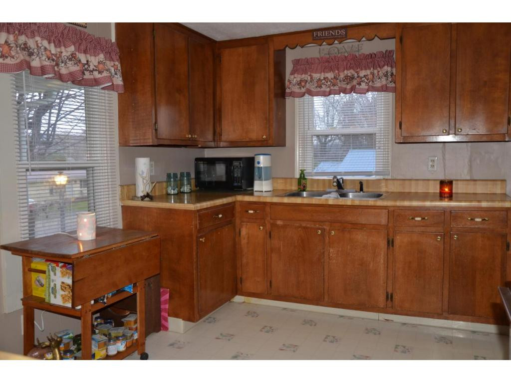 9508 Reedy Creek Road Bristol, VA 24202 - Photo 4 of 8 kitchen lots of cabinets