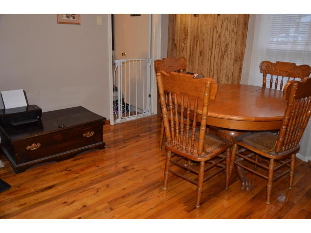 9508 Reedy Creek Road Bristol, VA 24202 - Photo 7 of 8 Dining room