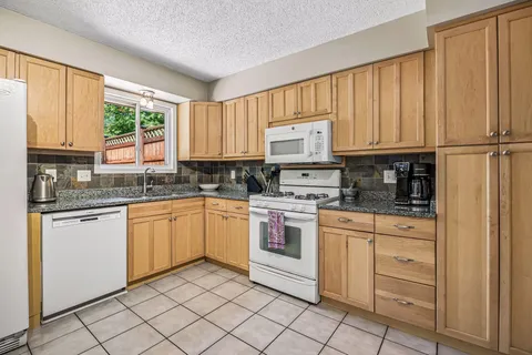 $424,999 | 506 Laredo Lane, Chanhassen, MN 55317