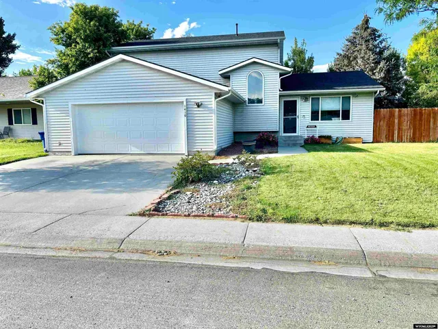 $380,000 | 1410 Maple Lane, Riverton, WY 82501