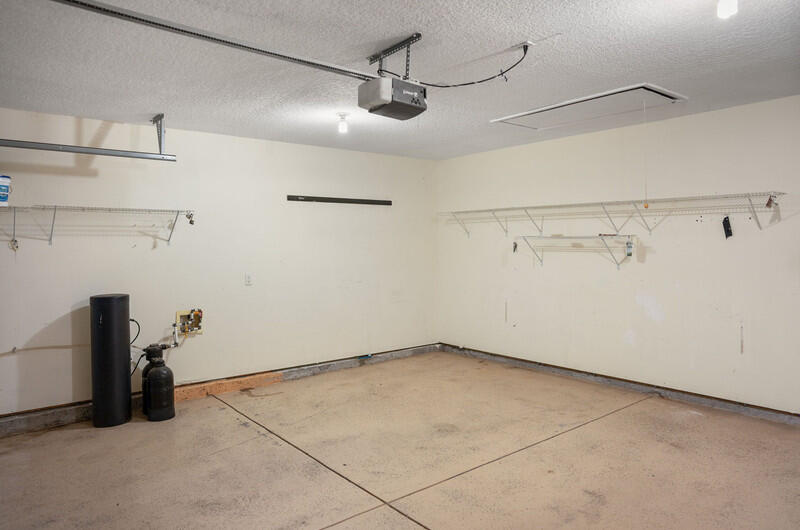 24 Honeycomb Court Ridgeland, SC 29936 - Photo 19 of 39 Garage2