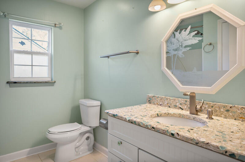 24 Honeycomb Court Ridgeland, SC 29936 - Photo 7 of 39 Bathroom1
