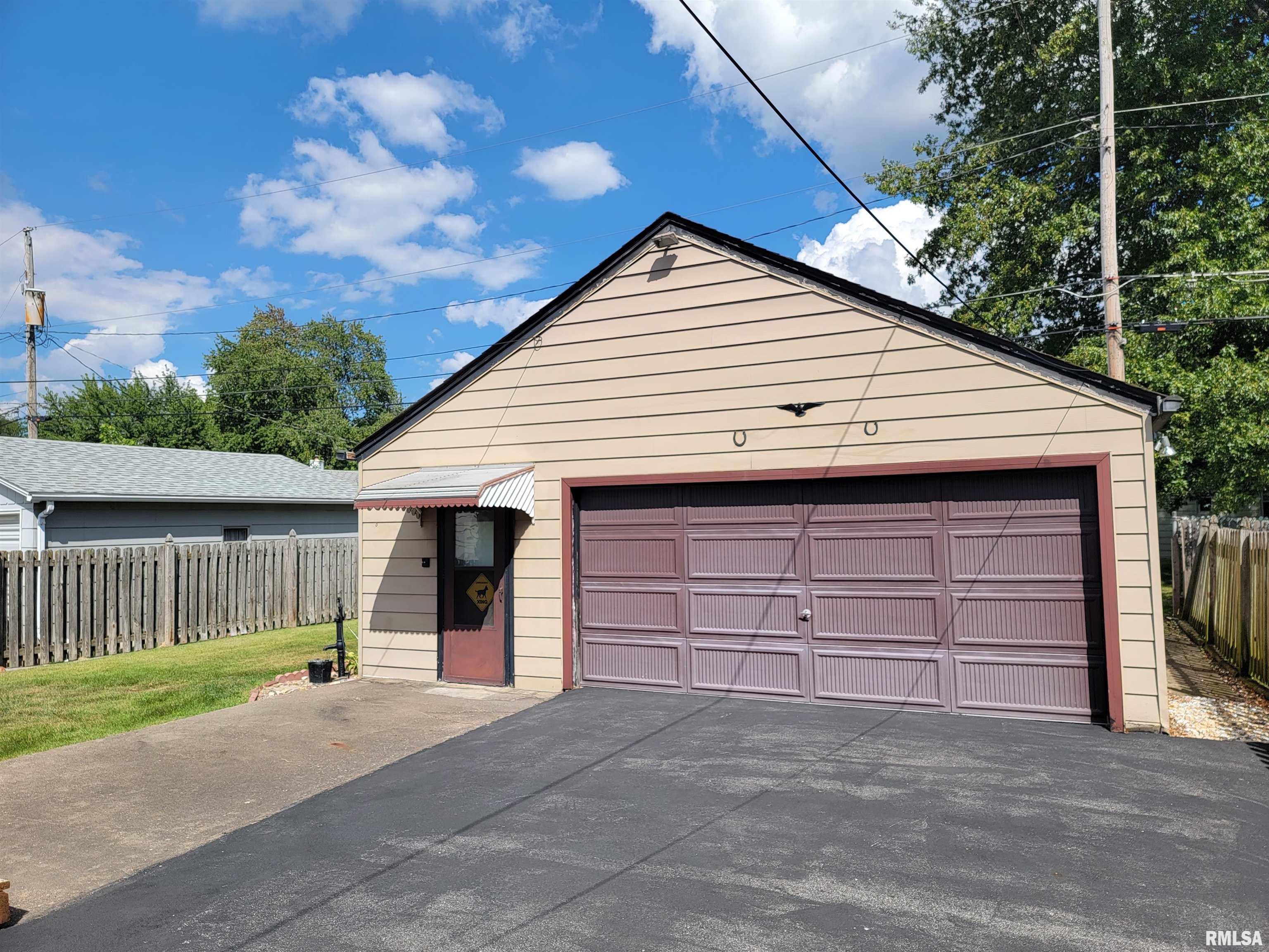 1110 39th Street Moline, IL 61265 - Photo 6 of 31 Gallery Image 6