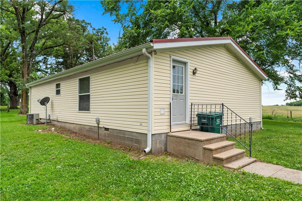18509 South 1600 Road Nevada, MO 64772 - Photo 4 of 26