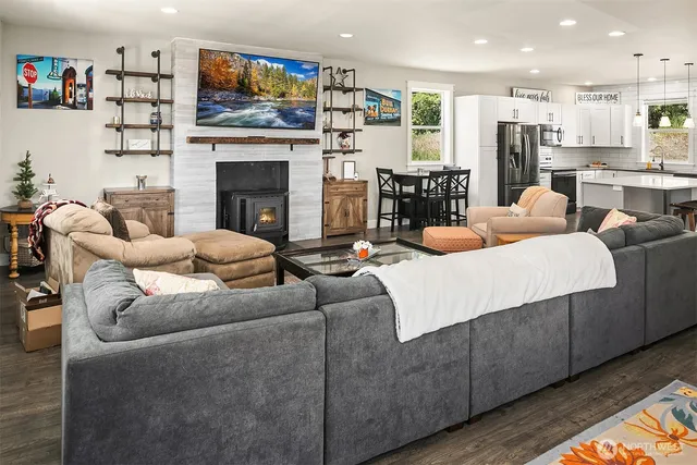 $897,500 | 411 West Alaska Avenue, Roslyn, WA 98941