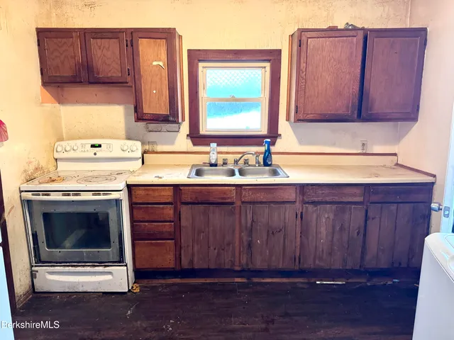 $49,900 | 454 West Main Street, North Adams, MA 01247