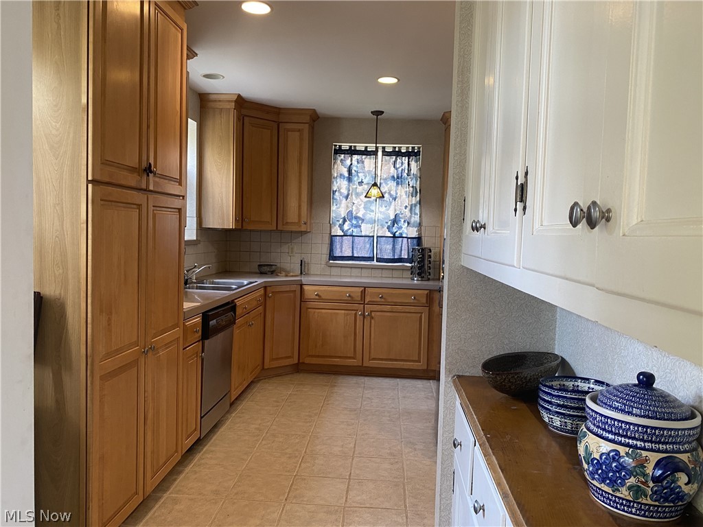 16290 Glynn Road Cleveland, OH 44112 - Photo 12 of 27
