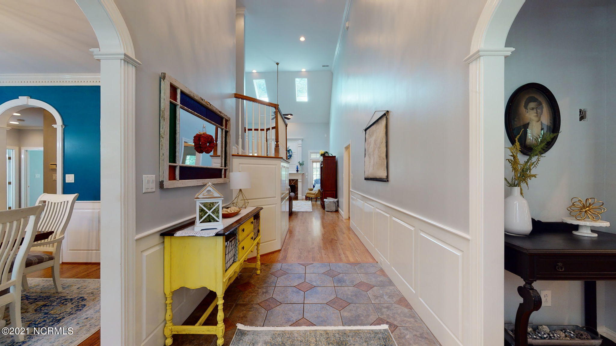 108 Walnut Road New Bern, NC 28562 - Photo 3 of 64 Foyer