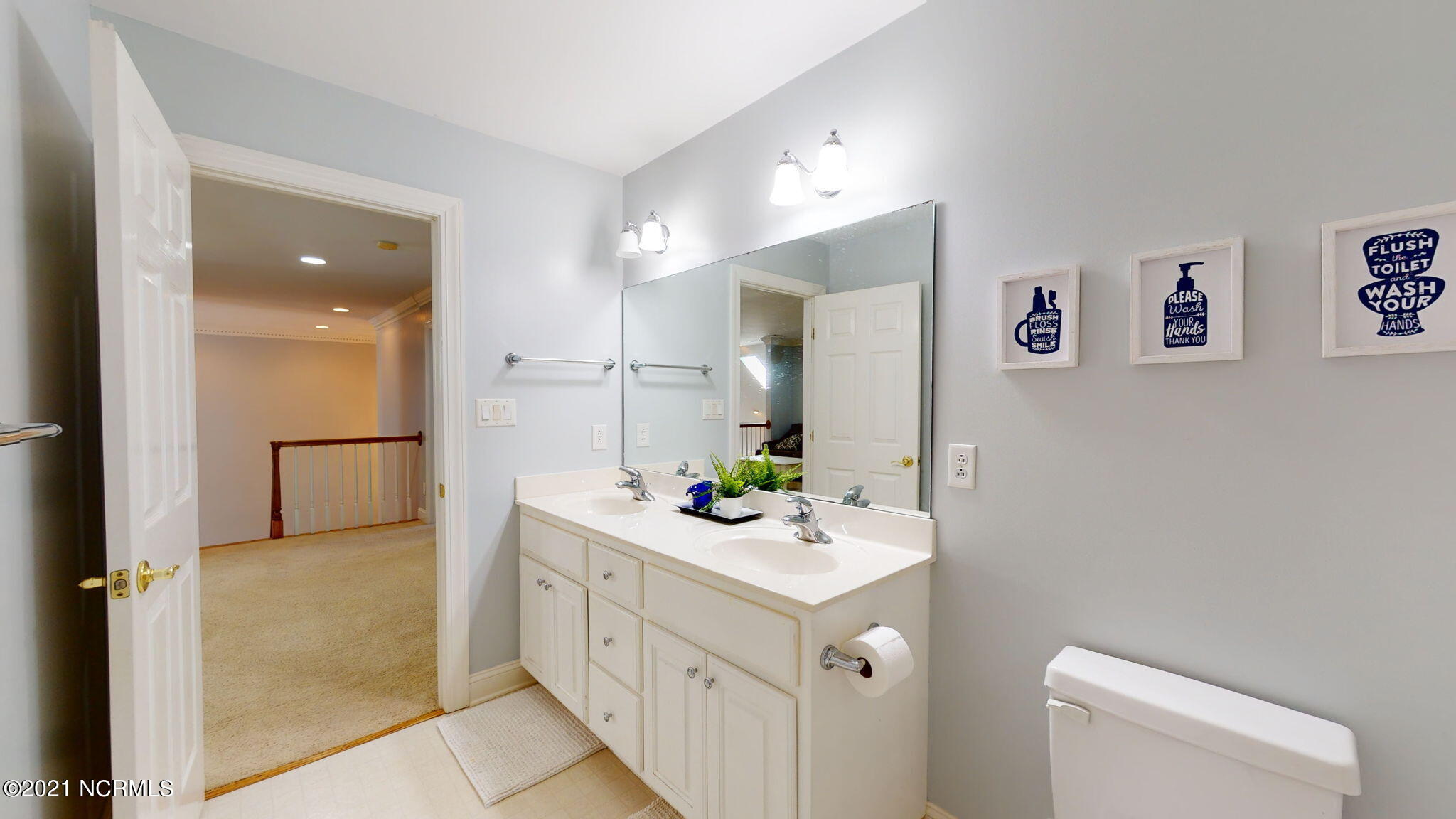 108 Walnut Road New Bern, NC 28562 - Photo 40 of 64 Bathroom 2nd floor