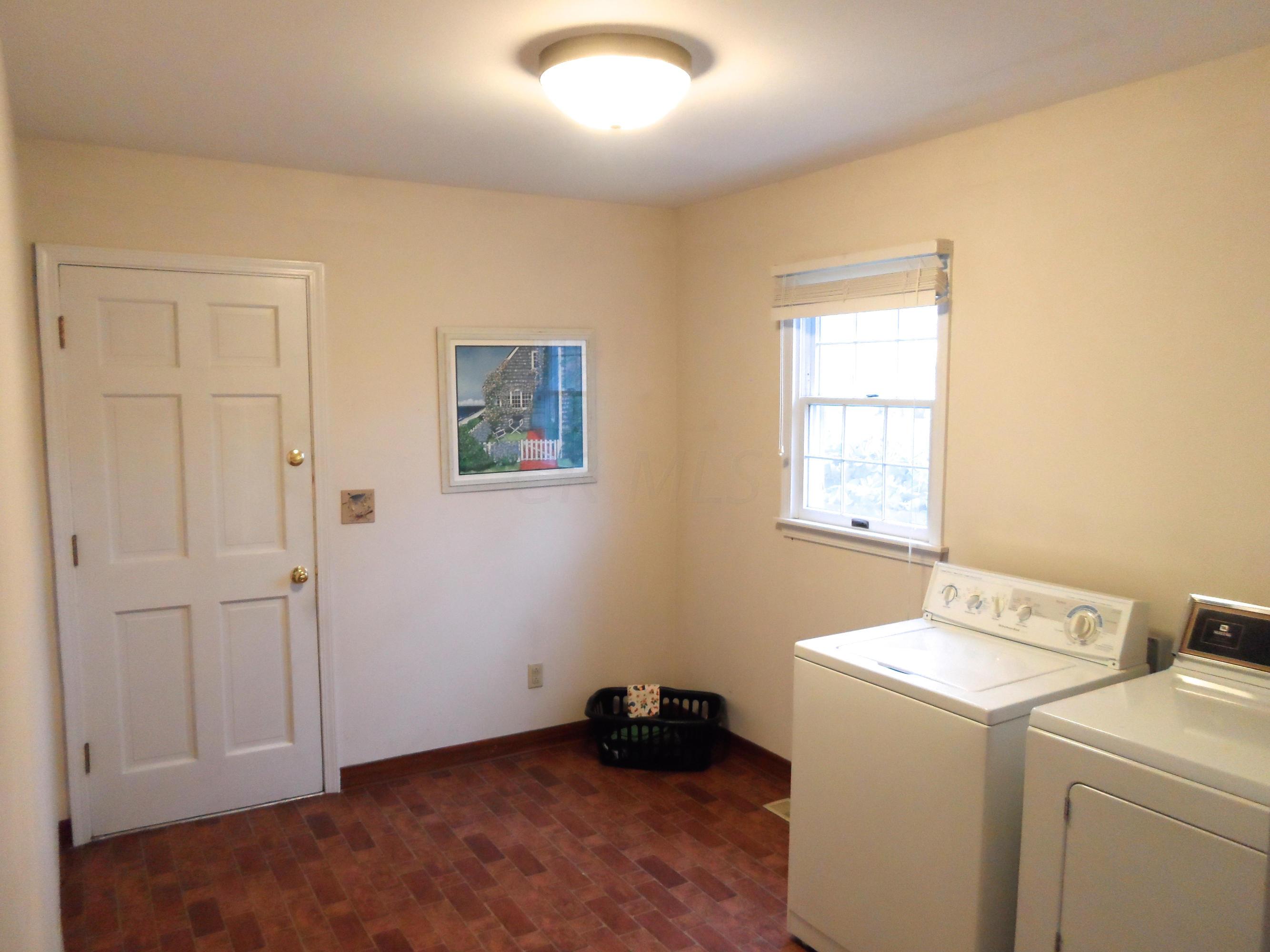 3942 Newhall Road Columbus, OH 43220 - Photo 11 of 23
