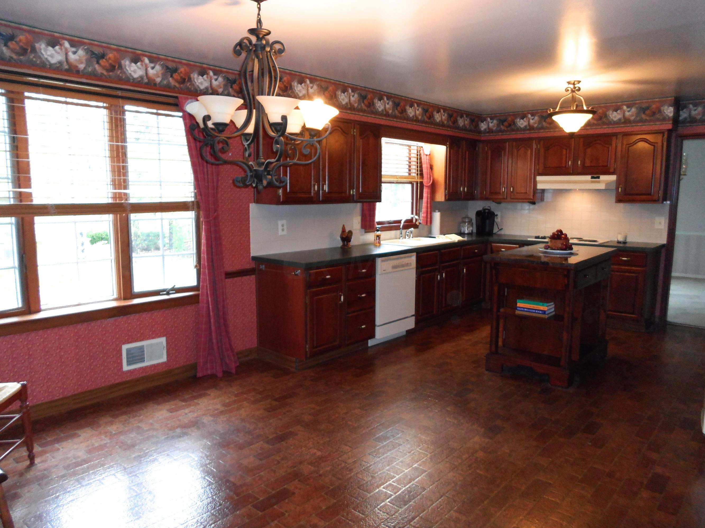 3942 Newhall Road Columbus, OH 43220 - Photo 8 of 23