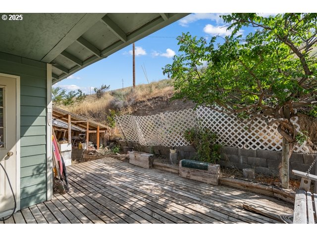 387 East Linden Way Heppner, OR 97836 - Photo 19 of 37 a view of a backyard