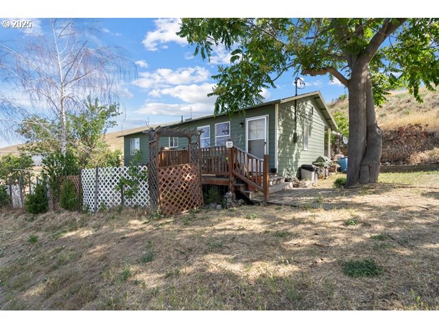 387 East Linden Way Heppner, OR 97836 - Photo 2 of 37 a view of backyard with a table and chairs and a large tree