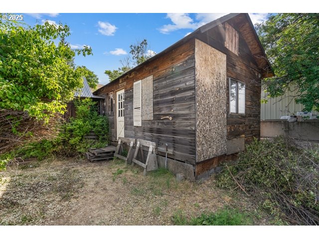 387 East Linden Way Heppner, OR 97836 - Photo 21 of 37 a view of a house with a yard