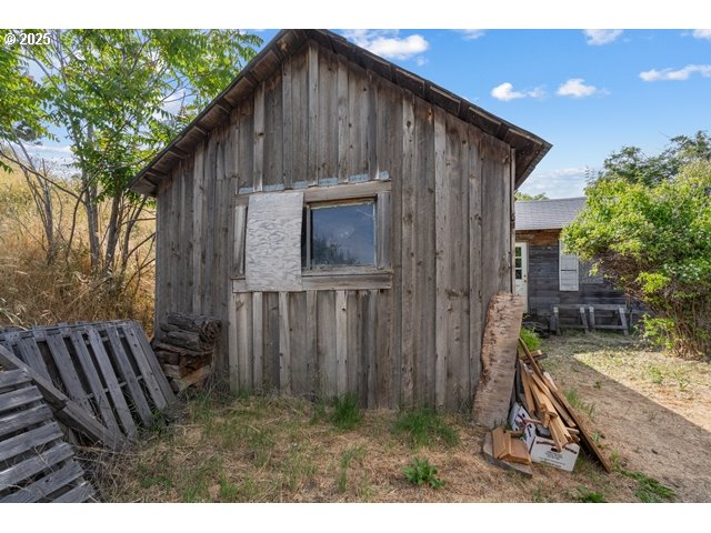 387 East Linden Way Heppner, OR 97836 - Photo 22 of 37 a backyard of a house with table and chairs