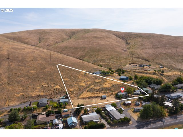 387 East Linden Way Heppner, OR 97836 - Photo 27 of 37 a view of roof with city view