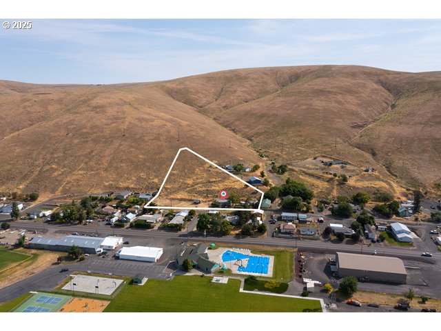 387 East Linden Way Heppner, OR 97836 - Photo 28 of 37 a view of multiple houses with a city view