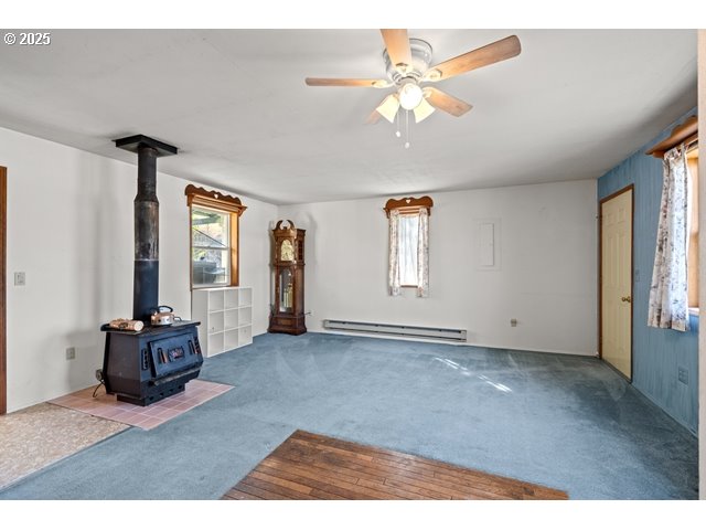 387 East Linden Way Heppner, OR 97836 - Photo 3 of 37 an empty room with windows and ceiling fan