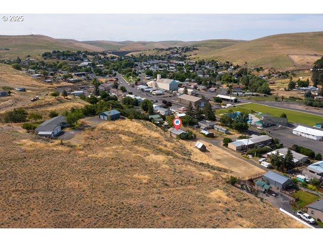 387 East Linden Way Heppner, OR 97836 - Photo 31 of 37 a view of a city with mountains in the background