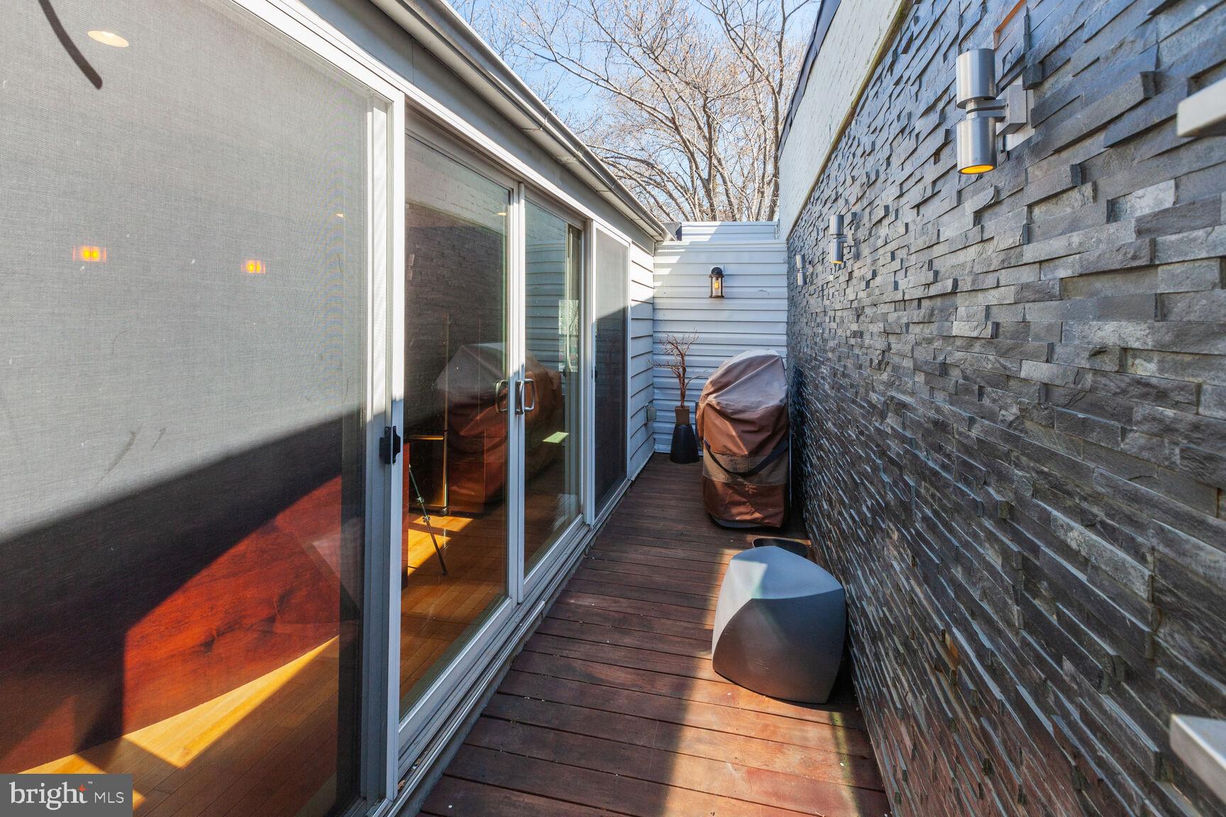 344 8th Street Northeast Washington, DC 20002 - Photo 28 of 37 sliding doors from bedroom to courtyard
