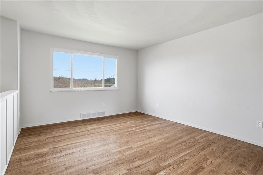 546 Center Hill Road Pittsburgh, PA 15239 - Photo 9 of 26 Spacious and bright living room.