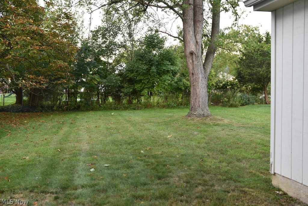 1266 Sunset Road Cleveland, OH 44124 - Photo 3 of 34