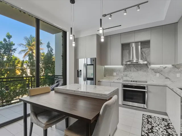 $815,000 | 1030 15th Street, Unit 213, Miami Beach, FL 33139