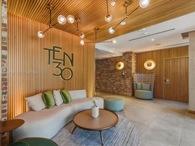 $815,000 | 1030 15th Street, Unit 213, Miami Beach, FL 33139