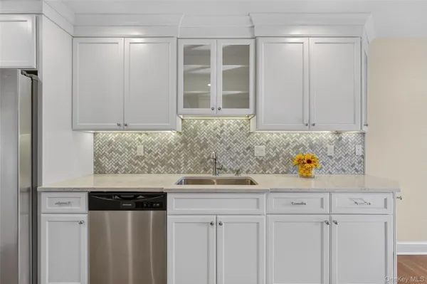 $669,000 | 24 Coventry Circle, Mahopac, NY 10541