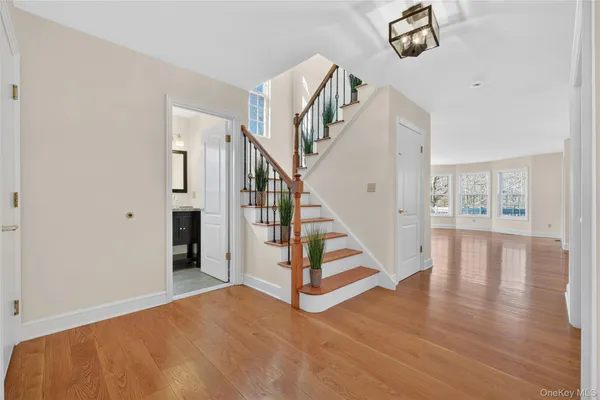 $669,000 | 24 Coventry Circle, Mahopac, NY 10541