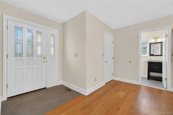 $669,000 | 24 Coventry Circle, Mahopac, NY 10541