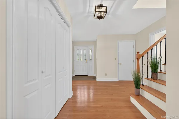 $669,000 | 24 Coventry Circle, Mahopac, NY 10541