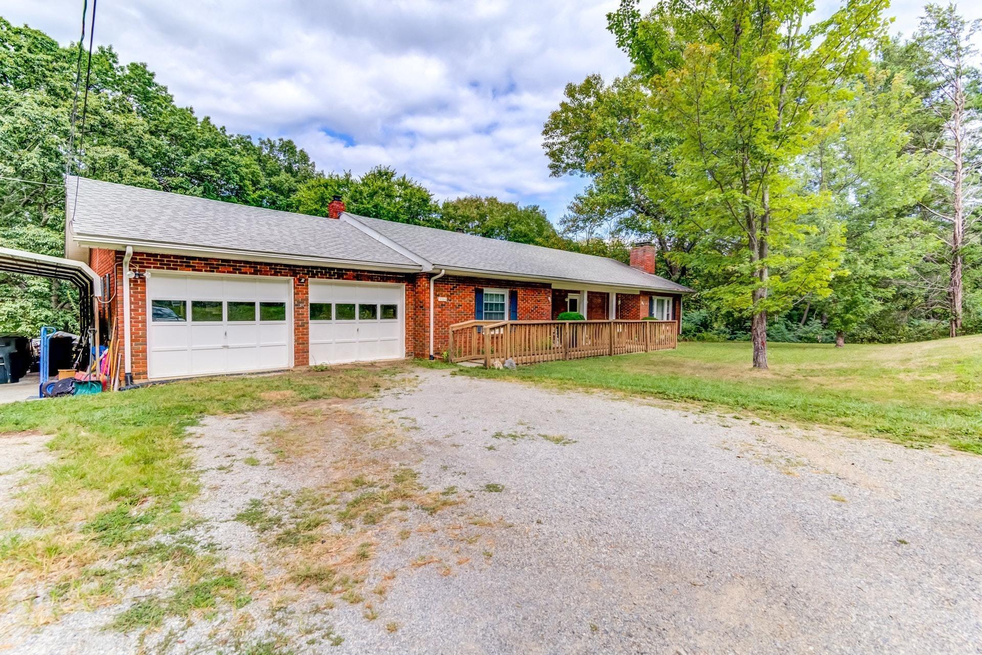 3066 Mowles Road Salem, VA 24153 - Photo 2 of 25 002-325059-02-3066 Mowles Rd Salem Va-45