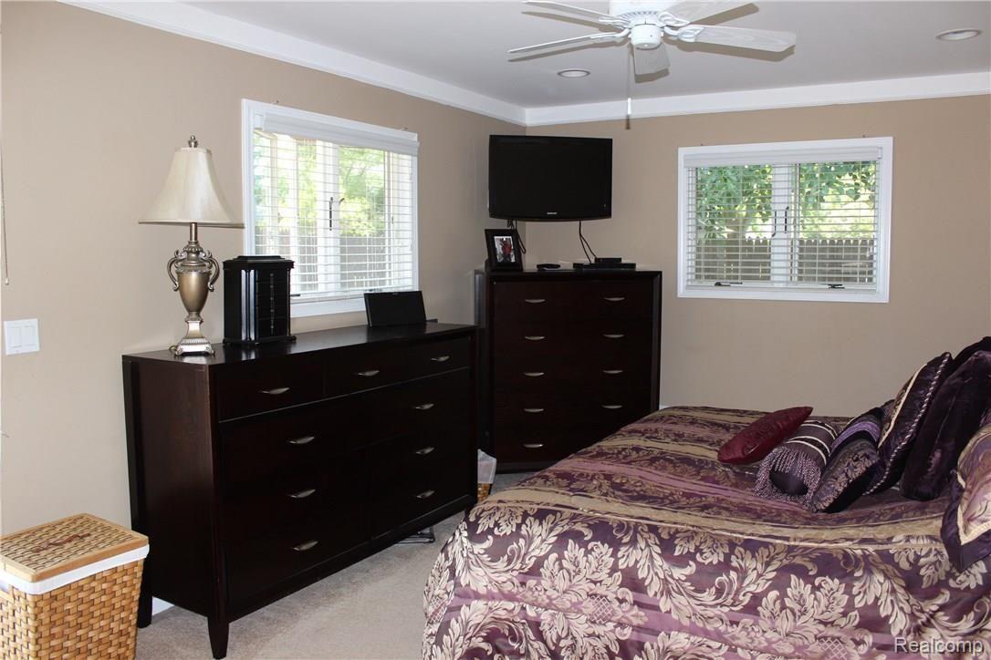 3460 Mann Road Clarkston, MI 48346 - Photo 10 of 25 Master Bedroom with crown molding