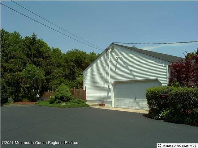 298 Middle Road Holmdel, NJ 07733 - Photo 11 of 14 Direct entry garage