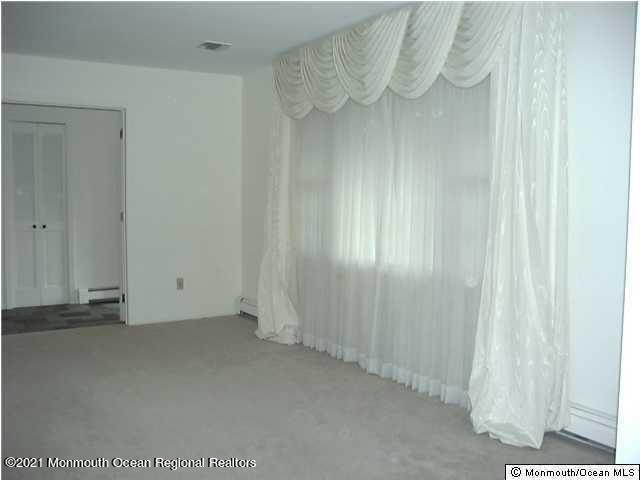 298 Middle Road Holmdel, NJ 07733 - Photo 3 of 14 Living room