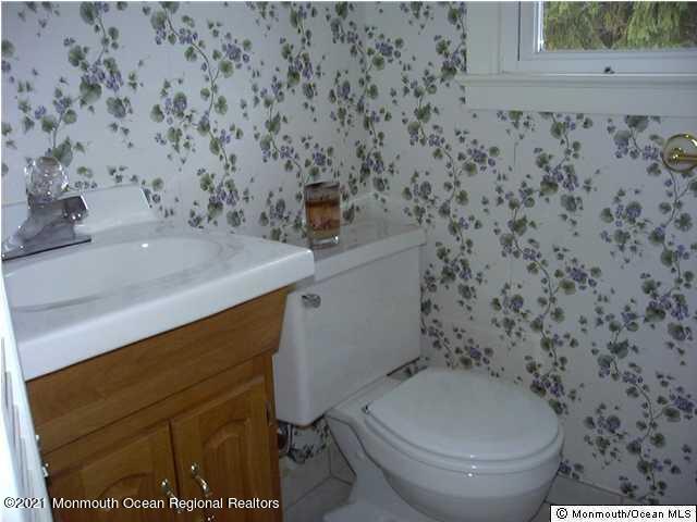 298 Middle Road Holmdel, NJ 07733 - Photo 8 of 14 Half bath