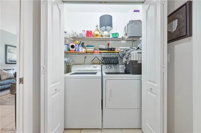a picture of a room with wall mirror