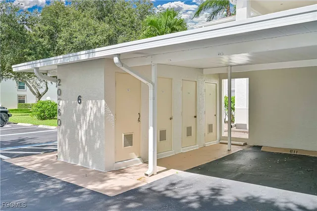 a view of house with garden and pathway