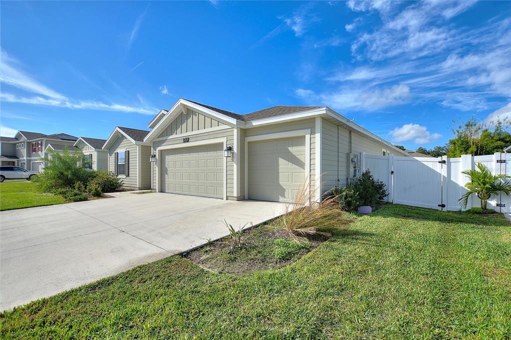 5767 Talc St Mount Mount Dora, FL 32757 - Photo 40 of 44 a front view of a house with a yard