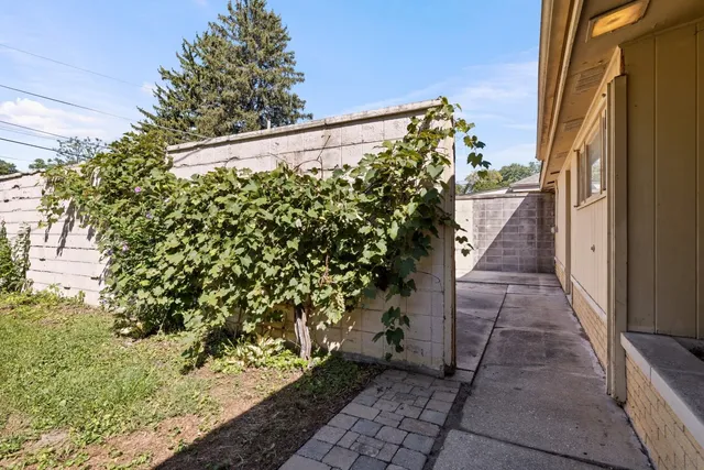 $229,900 | 1104 Winthrop Lane, Rockford, IL 61107