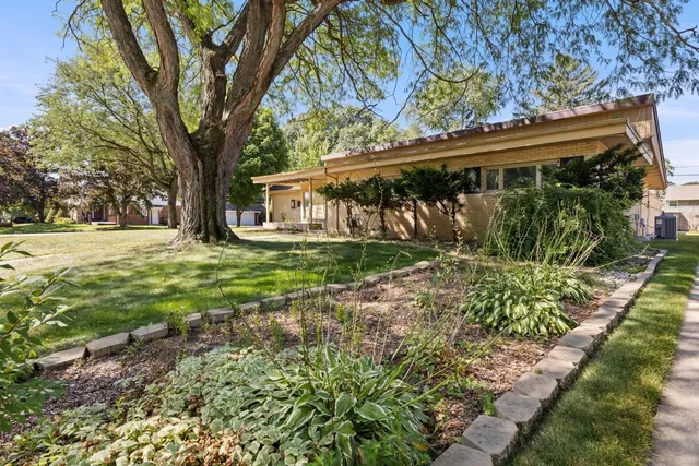 $229,900 | 1104 Winthrop Lane, Rockford, IL 61107