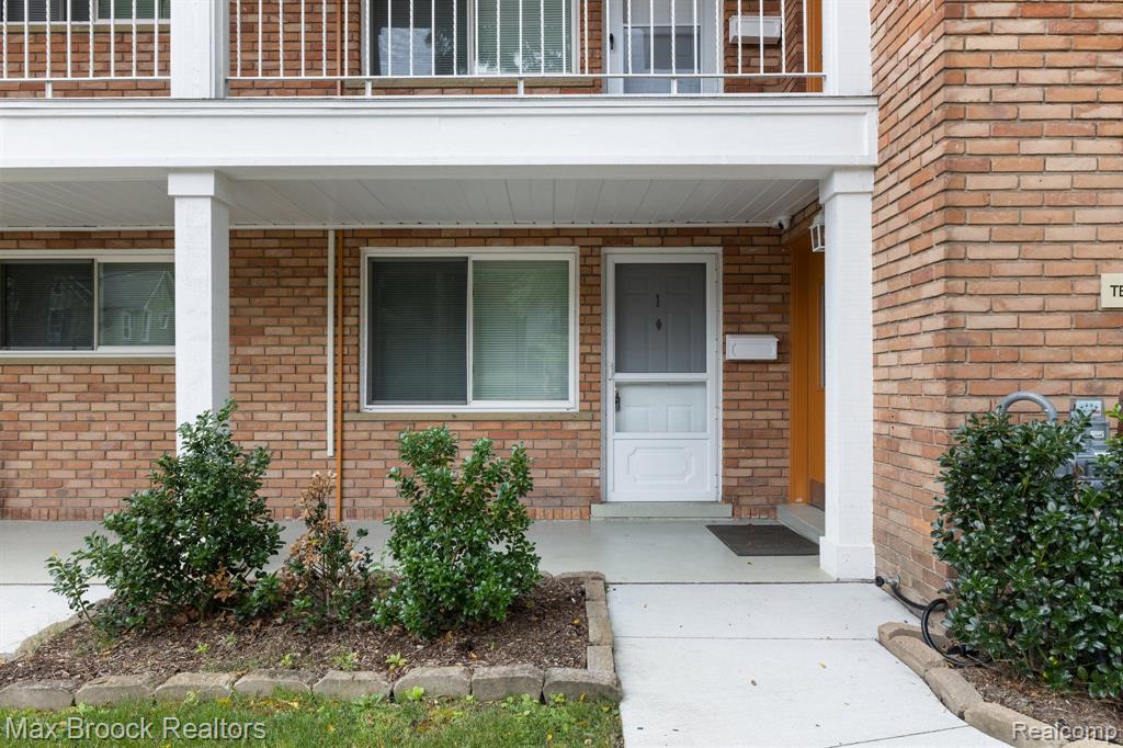 233 1st Street, Unit 5 Rochester, MI 48307 - Photo 1 of 9