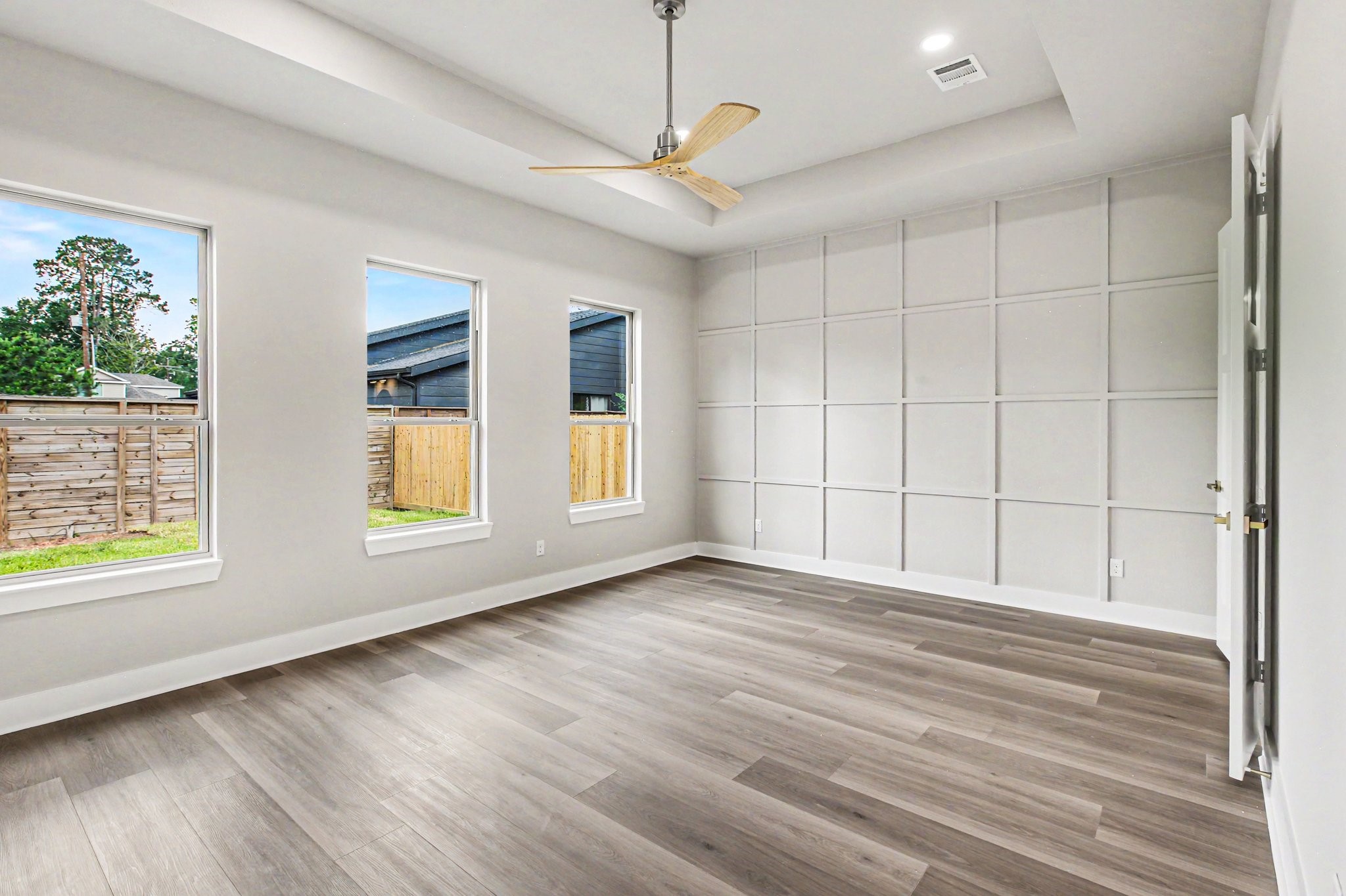 10899 Redbird Conroe, TX 77385 - Photo 20 of 35 Primary Bedroom