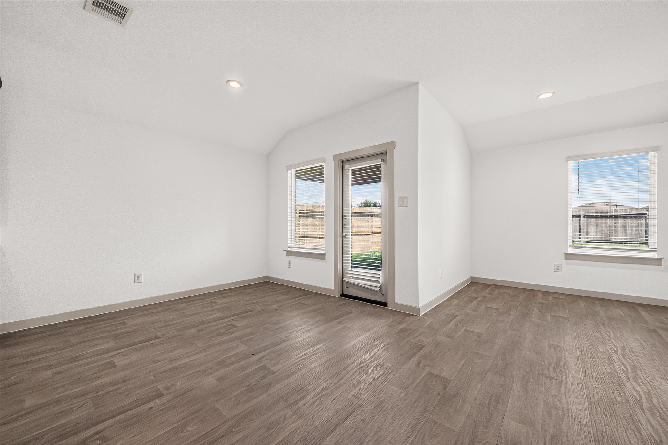 8043 Alcott Forest Lane Rosharon, TX 77583 - Photo 11 of 46 Gallery Image 11