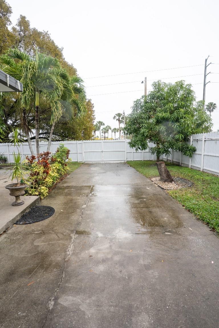 10704 Southwest 167th Street Miami, FL 33157 - Photo 29 of 30