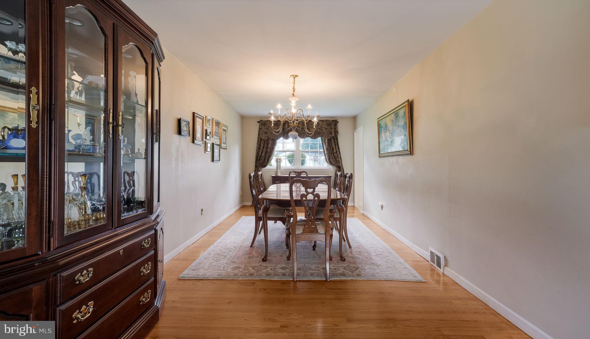 1091 Roberts Road Warminster, PA 18974 - Photo 15 of 40 DINING ROOM