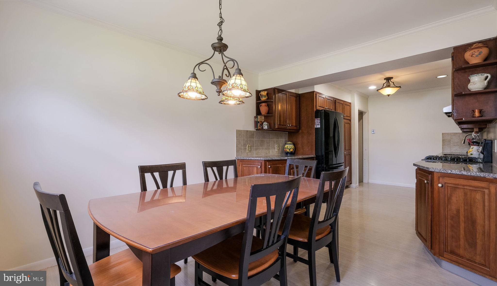 1091 Roberts Road Warminster, PA 18974 - Photo 18 of 40 EAT IN KITCHEN