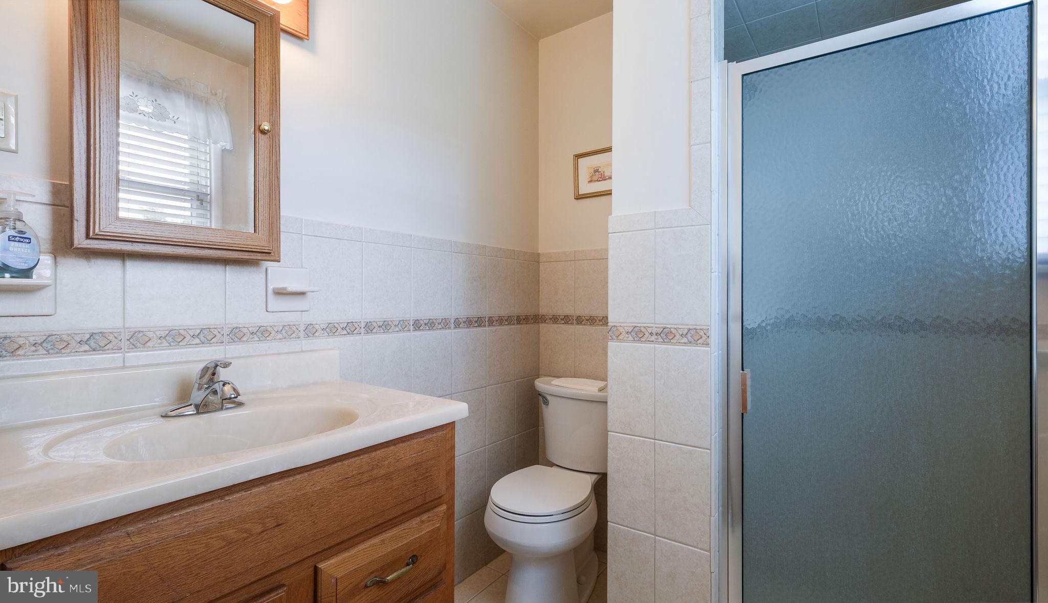 1091 Roberts Road Warminster, PA 18974 - Photo 26 of 40 PRIMARY BATHROOM